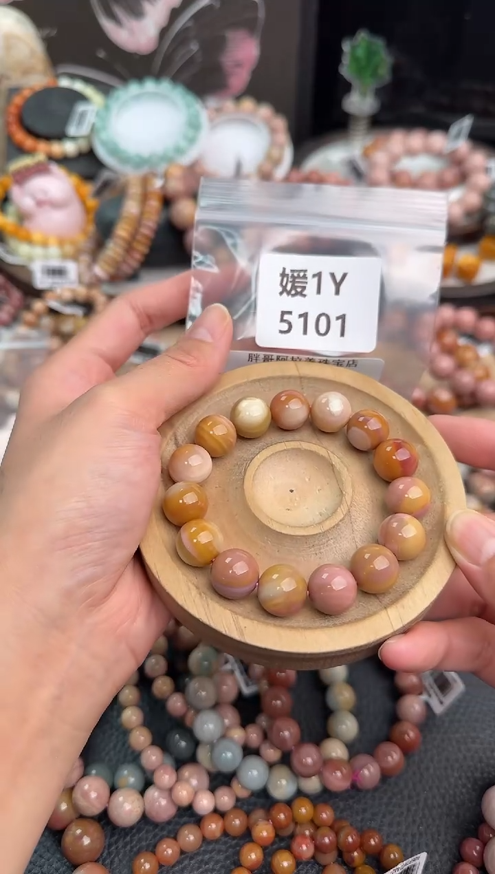 未镶嵌手链石英质玉?****。1Y5101
