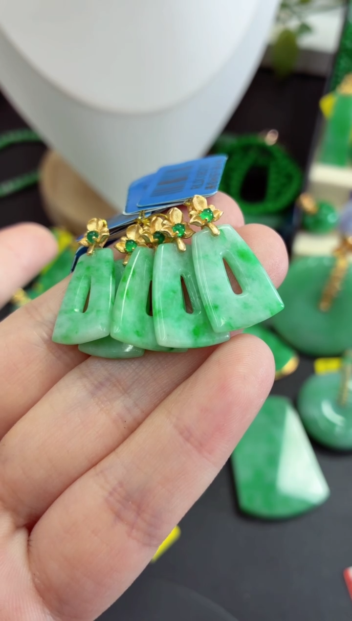 吊坠(不含链)未镶嵌翡翠多样性发货其中一件