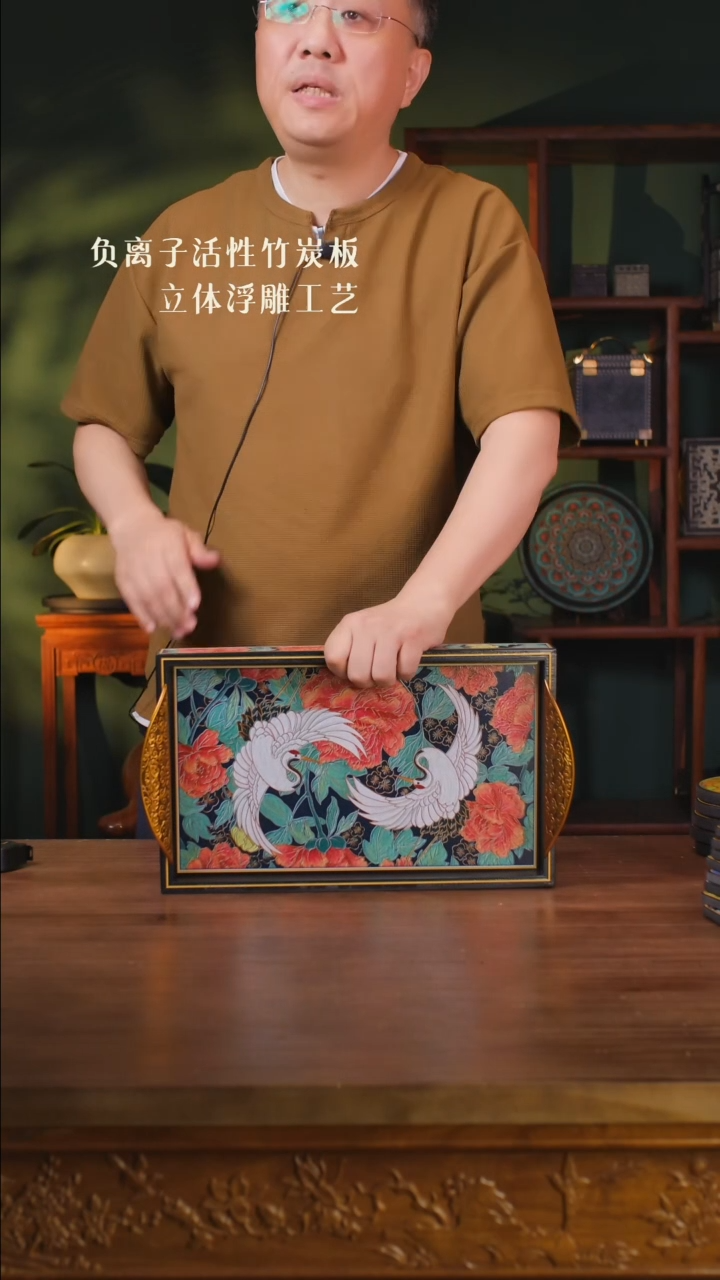 壹藏贰宝鹤戏牡丹托盘