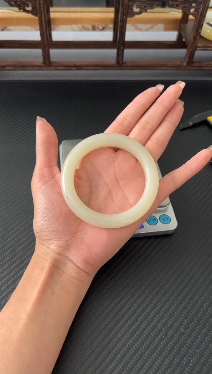 未镶嵌手镯和田玉枫*黑山微色差58J