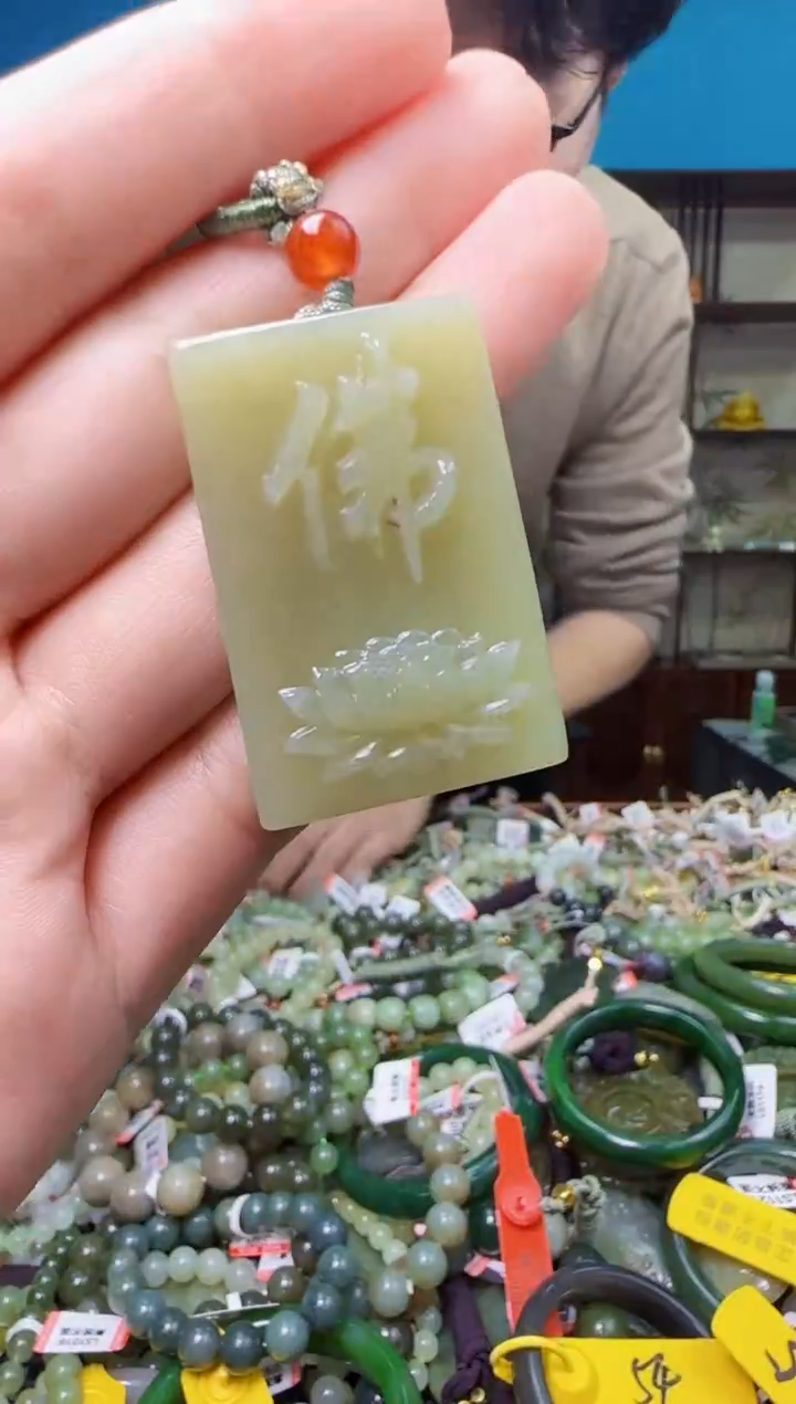 颈饰未镶嵌和田玉1