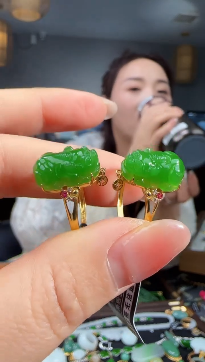 18K金镶嵌戒指和田玉多样性发货拍一发一 