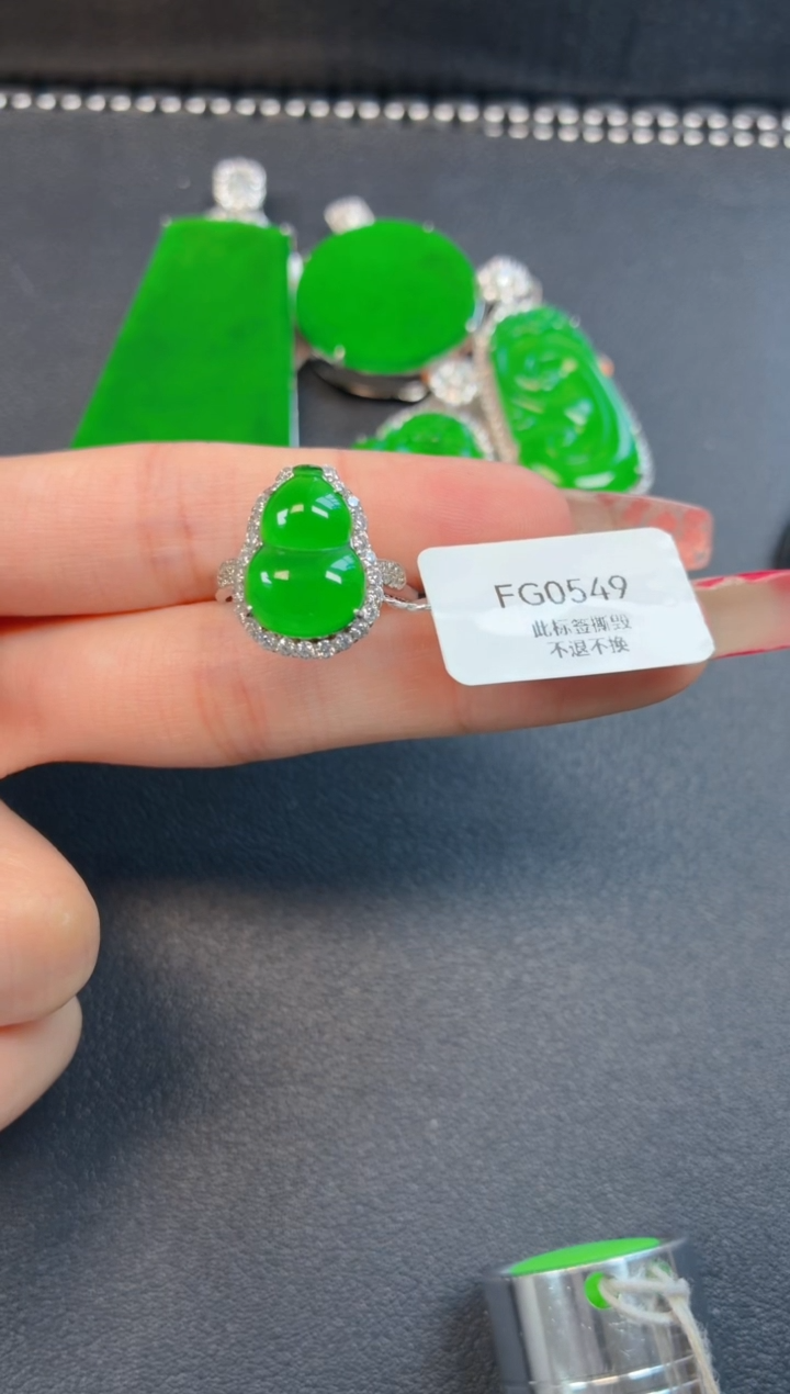 颈饰银S925镶嵌翡翠戒指