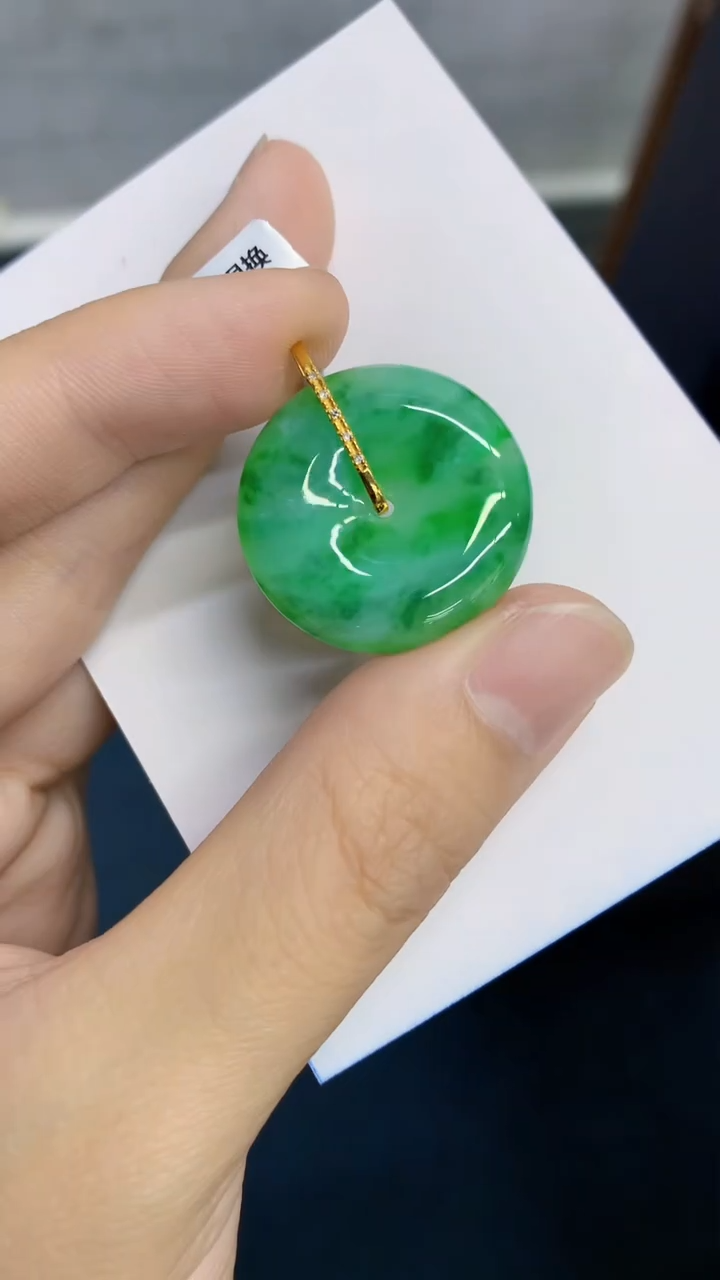 翡翠18K金镶嵌颈饰             1