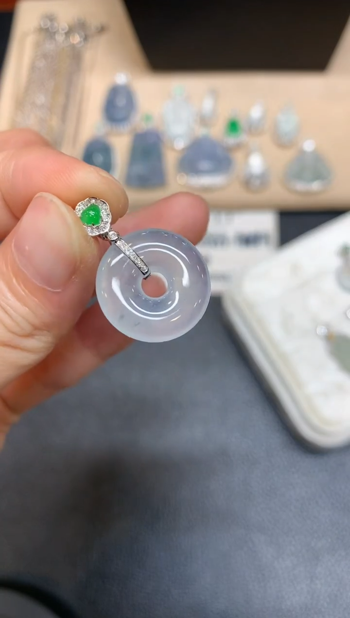 【闪购商品】翡翠吊坠(不含链)18K金镶嵌甜甜圈【无服务费