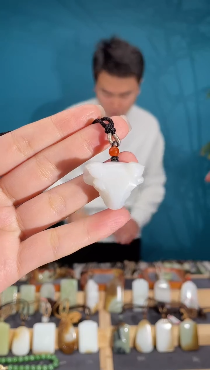 颈饰未镶嵌和田玉1