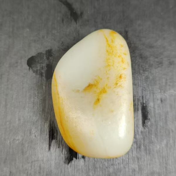 巴依哥精美和田玉53.1克