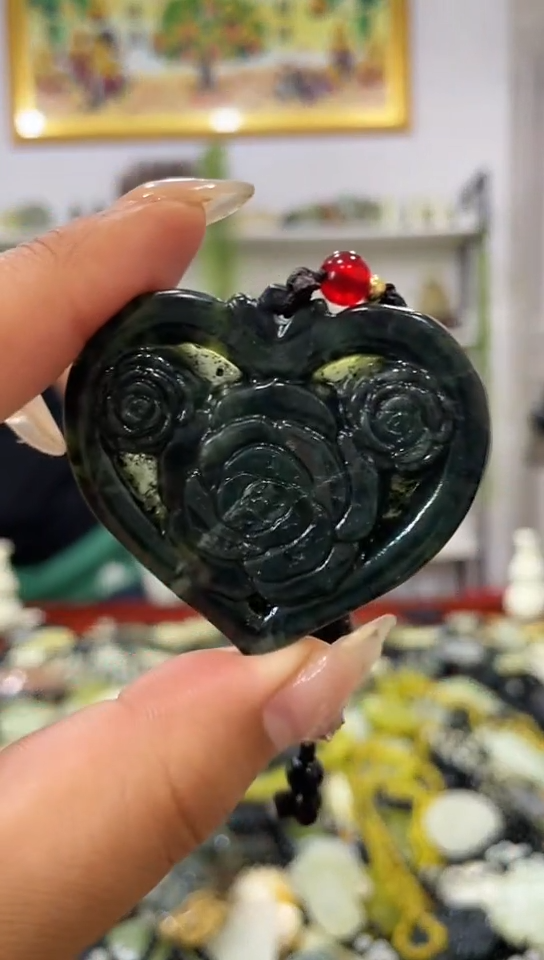 岫玉未镶嵌吊坠