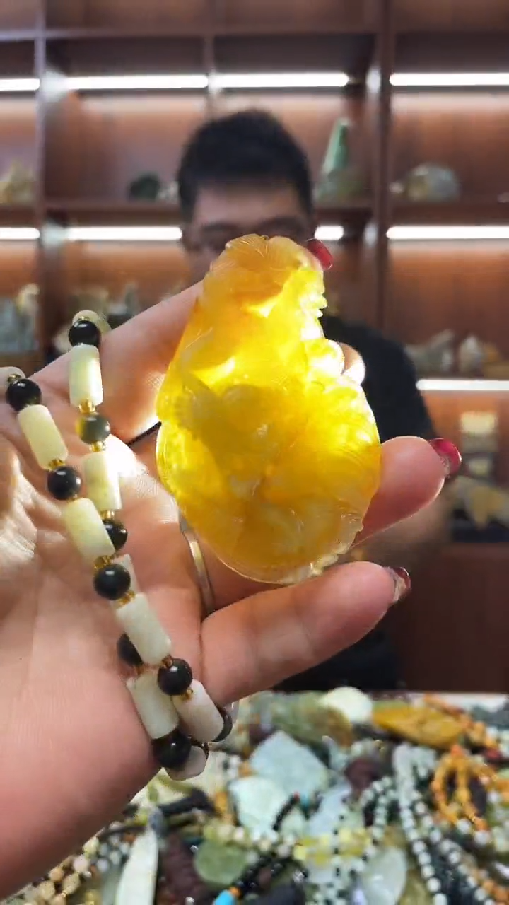 未镶嵌蛇纹石玉吊坠     