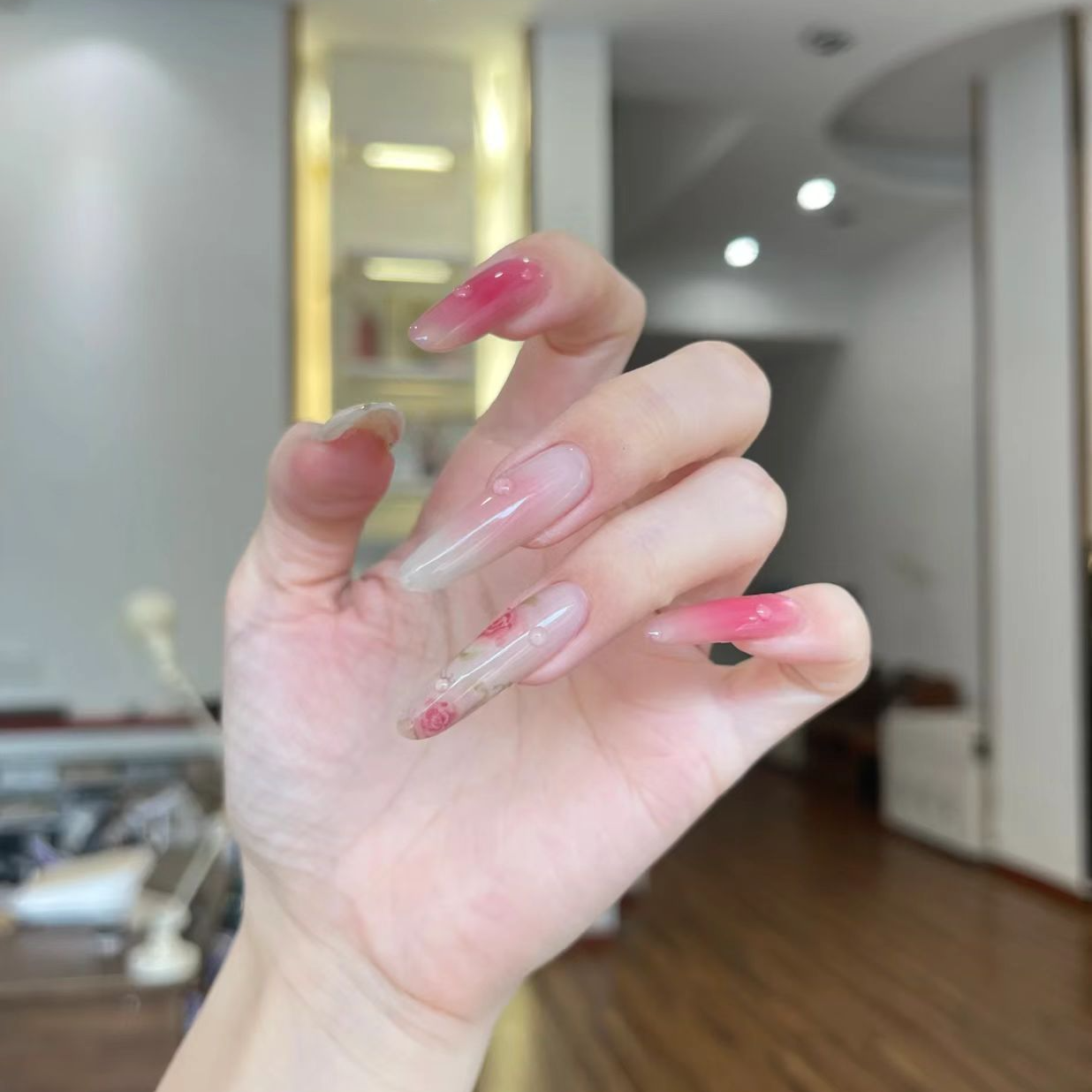 冰心玫瑰水蜜桃纯欲长杏仁穿戴甲新款腮红渐变桃心显白高级感美甲