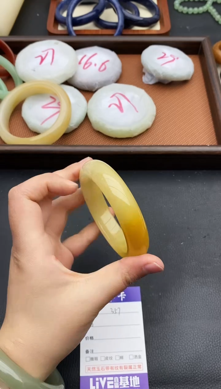 未镶嵌手镯石英质玉357+59.4