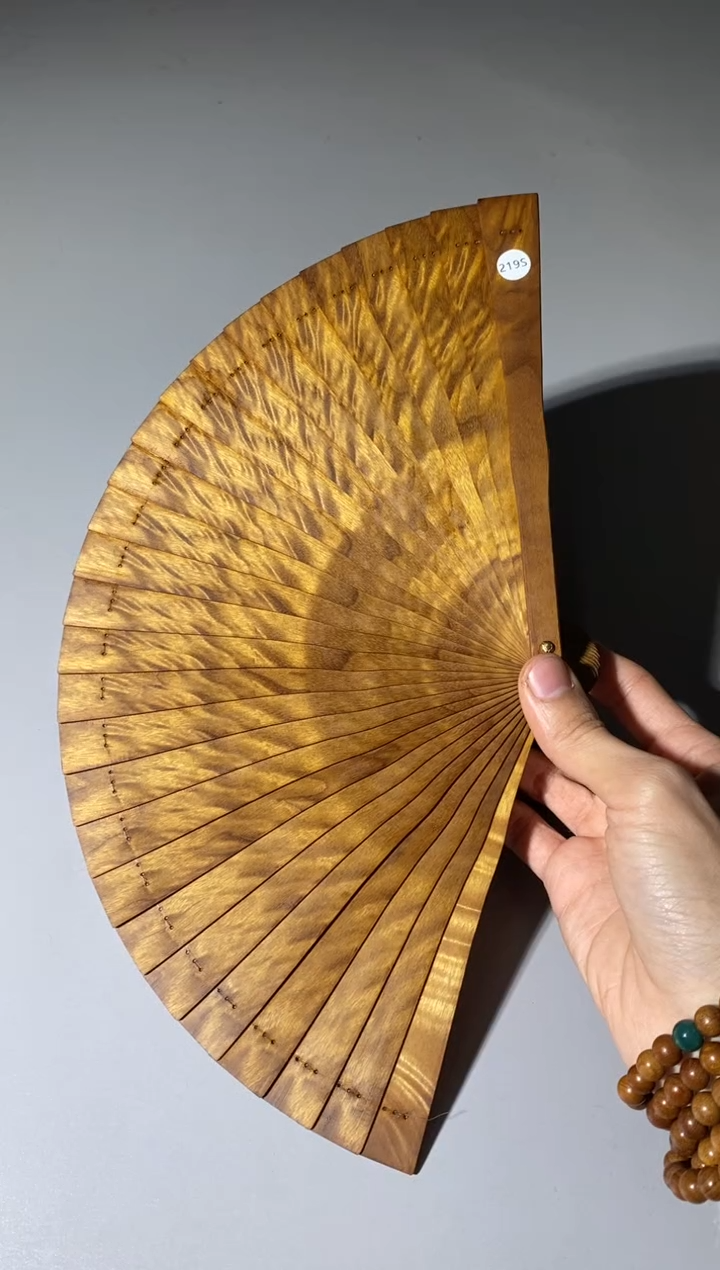 【闪购商品】金丝楠木雕219号18cm精品金丝楠扇子
