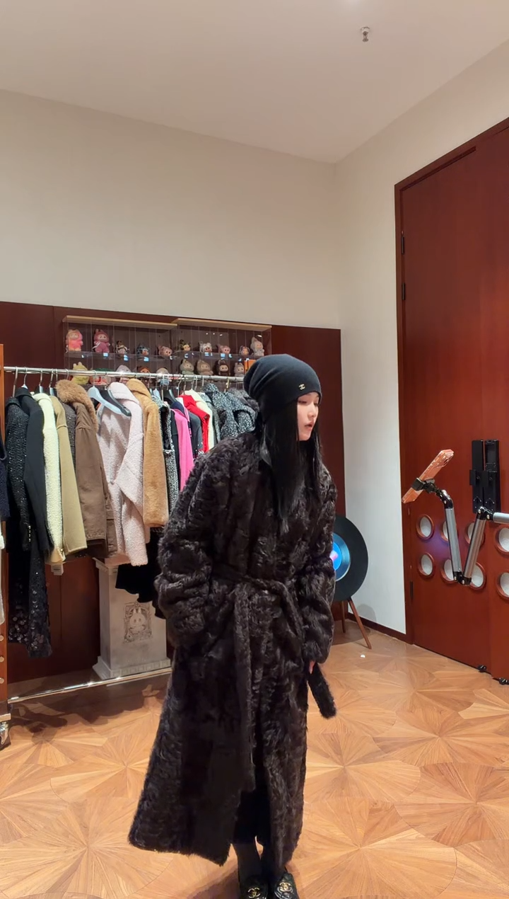 胡杨长款无领系腰带大衣