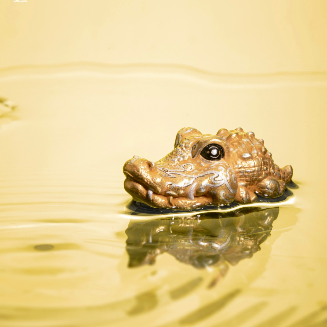 艺林藏珍系列金地描银龙腾盛世小鳄鱼茶宠