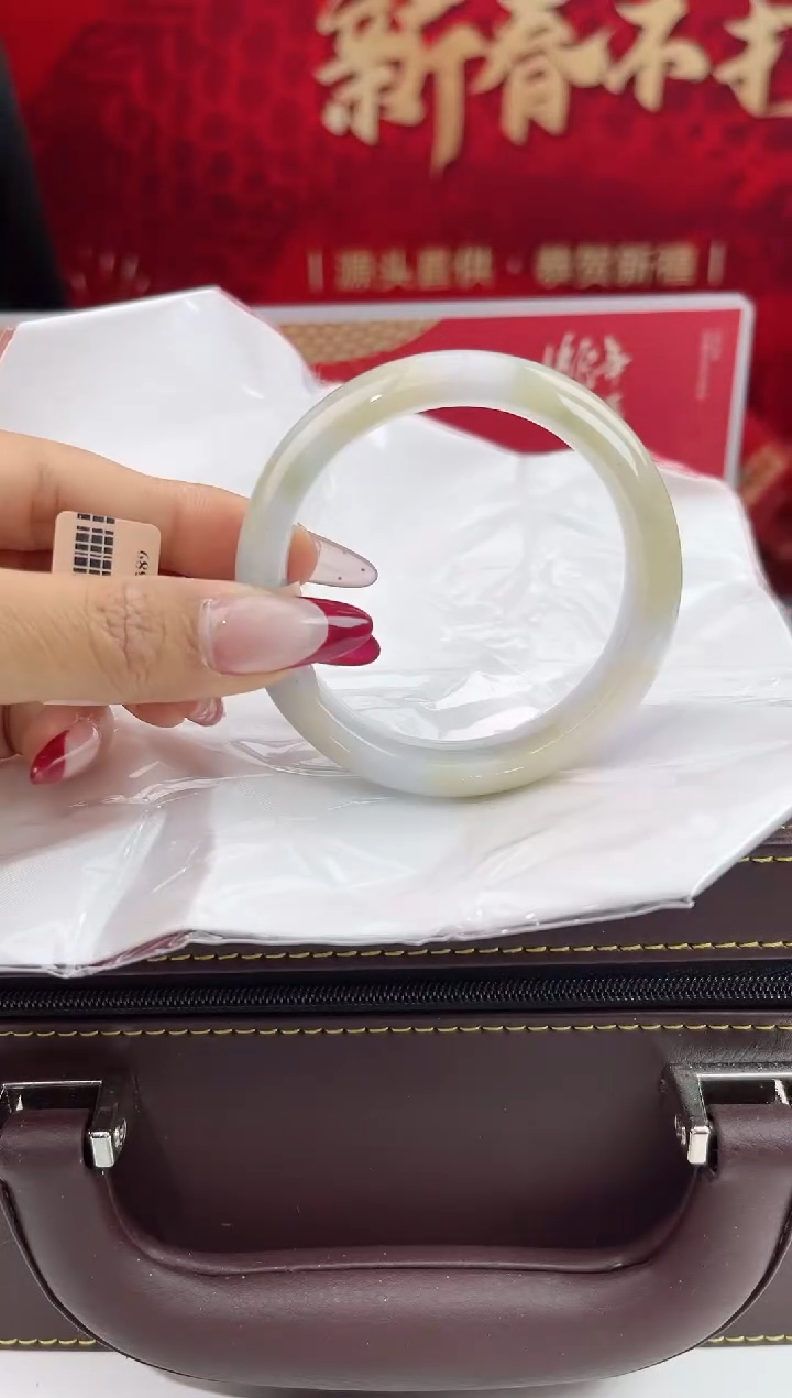 【闪购商品】翡翠手镯未镶嵌12翡翠手镯（微瑕）