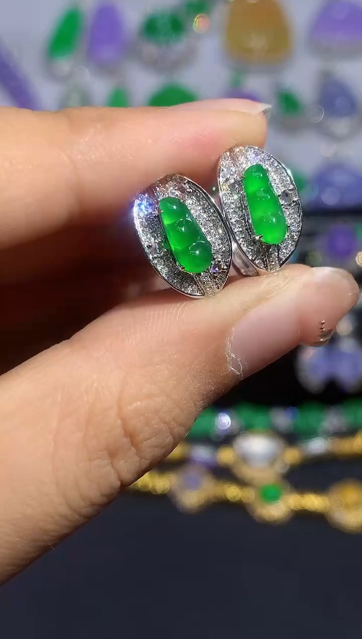 18K金镶嵌翡翠耳饰多样性发其一