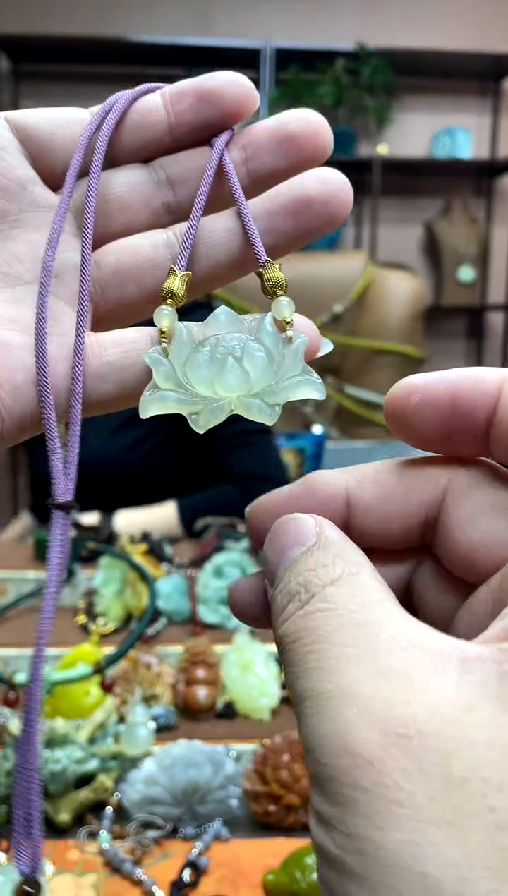 未镶嵌岫玉吊坠·