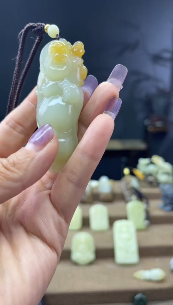 颈饰未镶嵌和田玉1