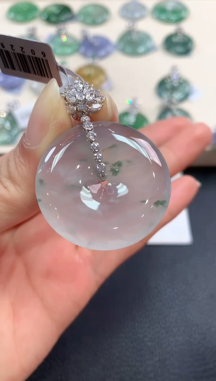 【闪购商品】翡翠吊坠(不含链)18K金镶嵌b105不退换