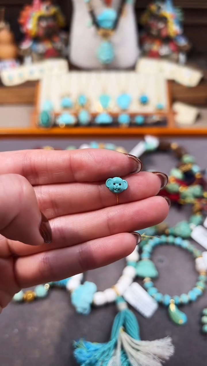 未镶嵌绿松石配饰小熊