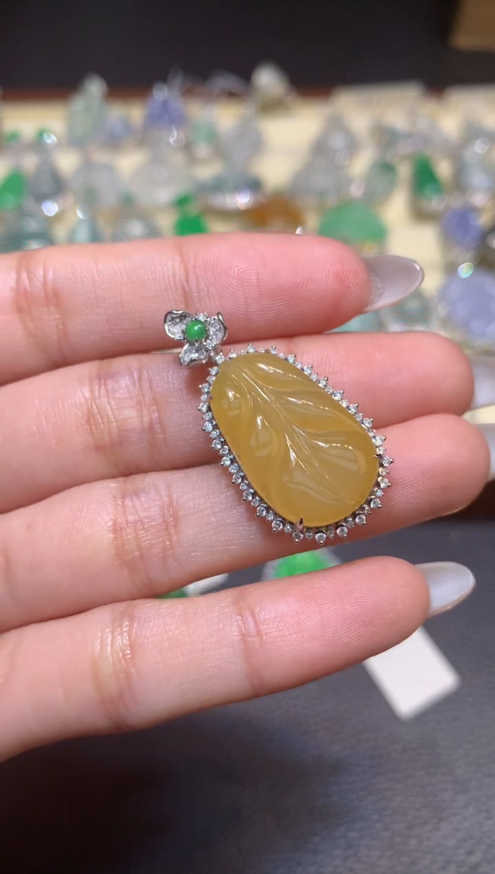 颈饰18K金镶嵌翡翠1