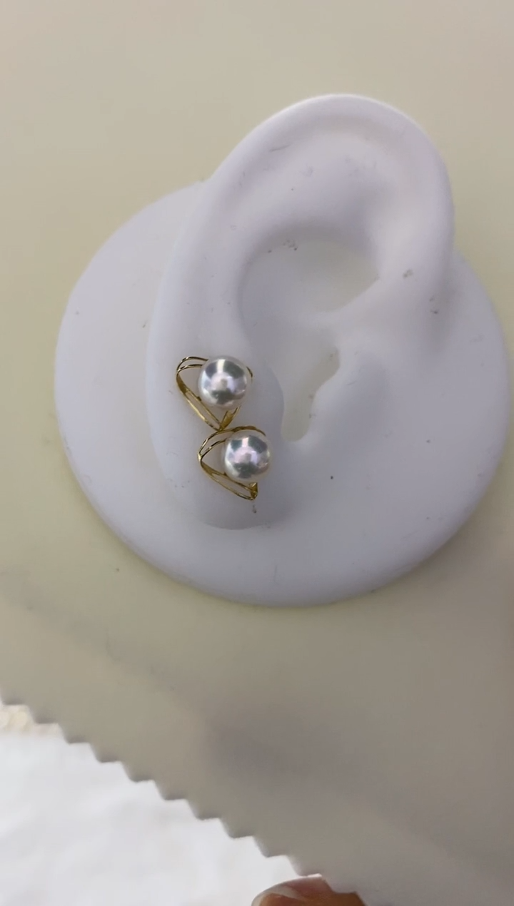 18K金镶嵌耳钉海水珍珠akoya福到耳钉 6-7mm