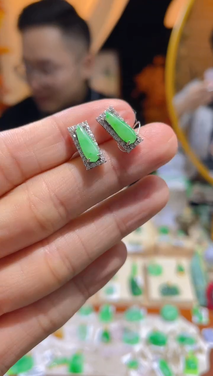 【闪购商品】翡翠颈饰未镶嵌假一赔三