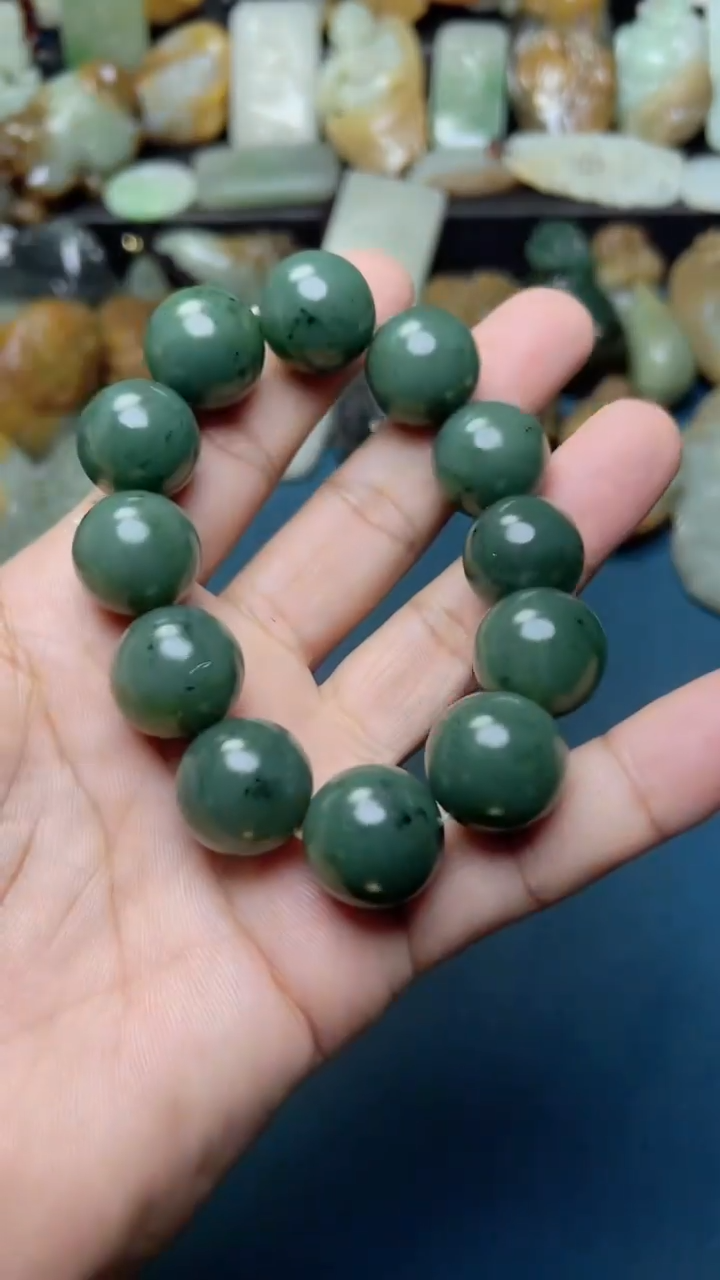 未镶嵌和田玉把件-