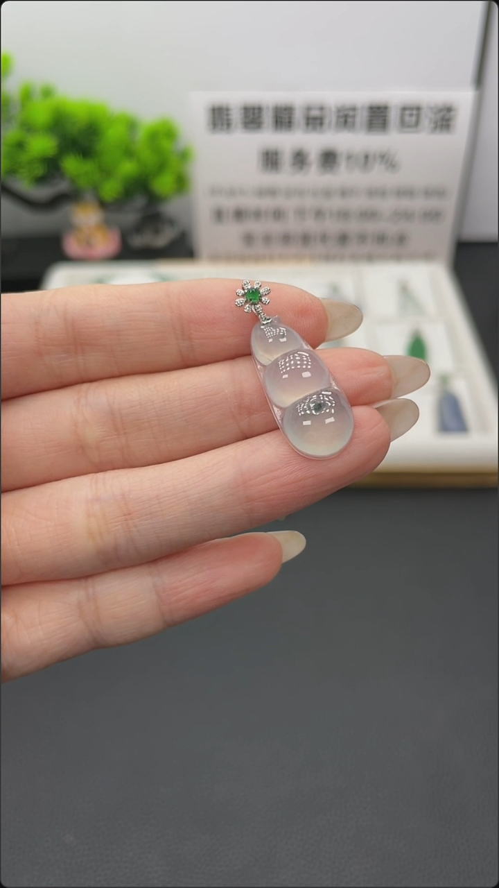 翡翠18K金镶嵌颈饰天然缅甸A货翡翠18k金镶嵌吊坠