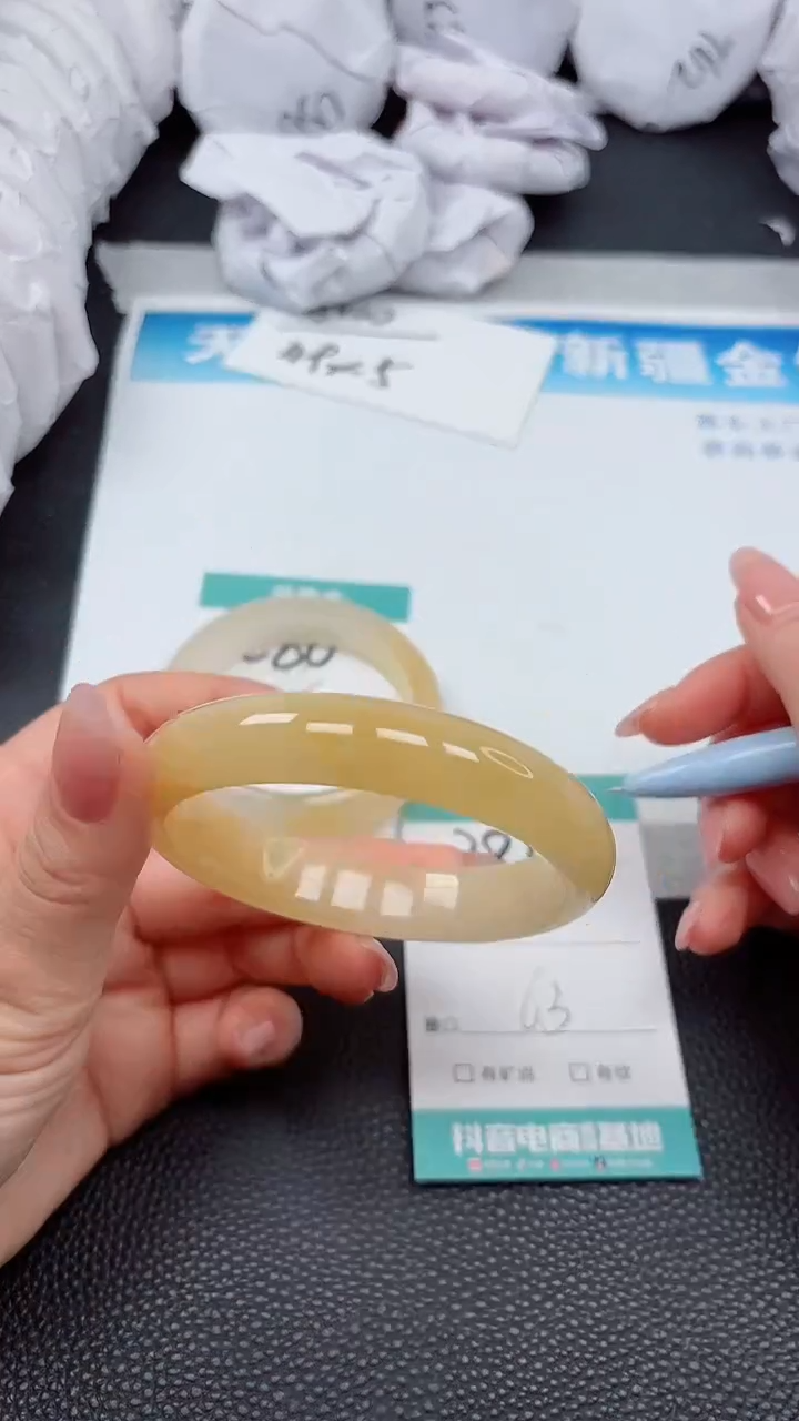 【闪购商品】石英质玉手镯未镶嵌A281