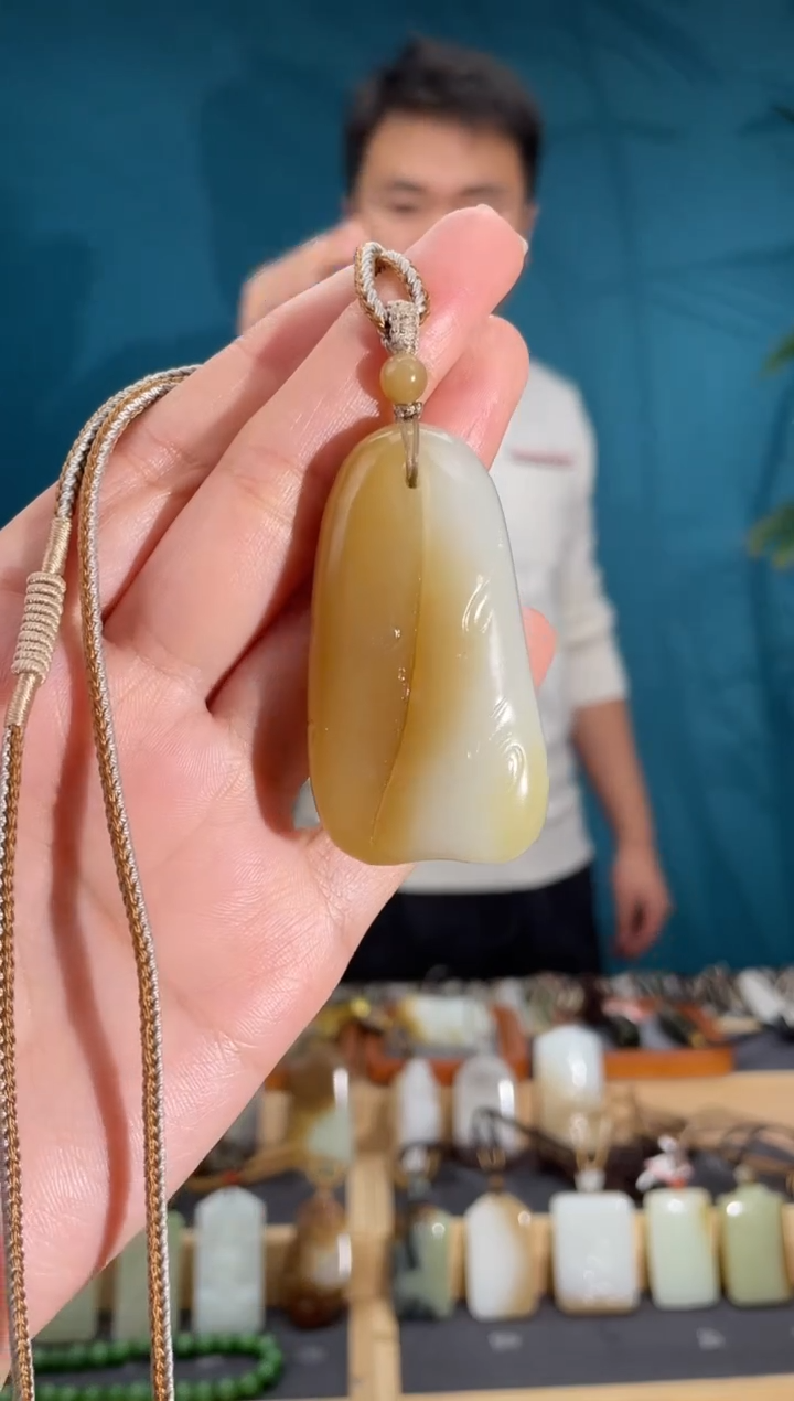 颈饰未镶嵌和田玉1