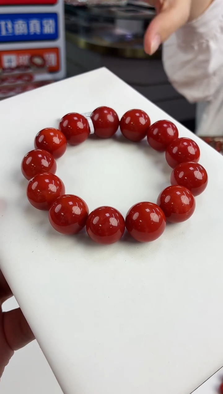 未镶嵌瓦西手串18*南红玛瑙一个/条