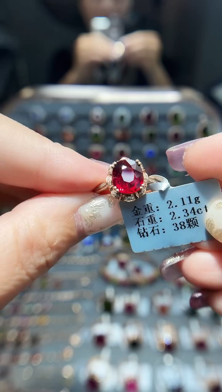 18K金镶嵌戒指碧玺2.34.