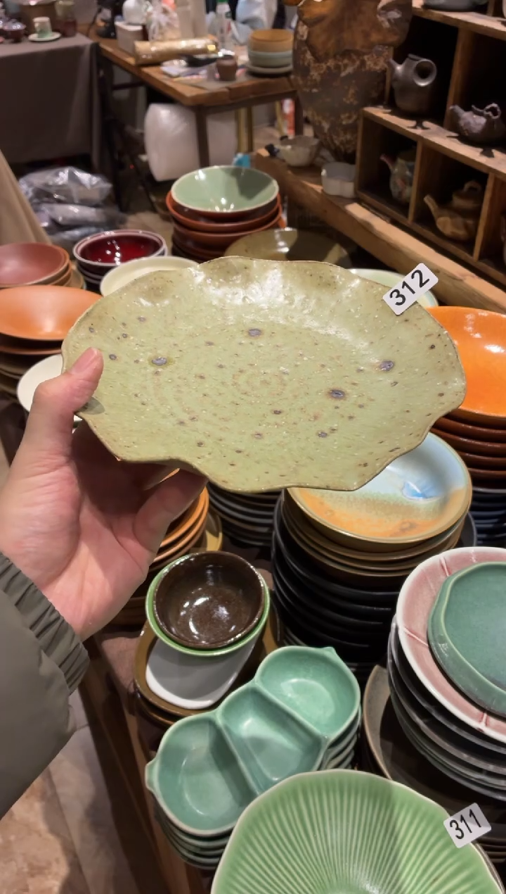 瓷片s****e312粗陶手工夏雨荷花边盘1个