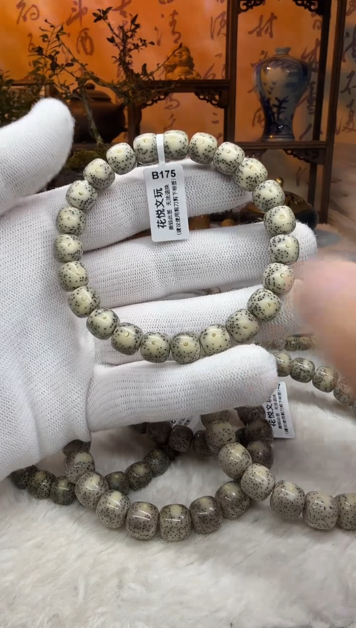 【闪购商品】星月菩提吊坠10x9石玉料大月留白针尖星B175