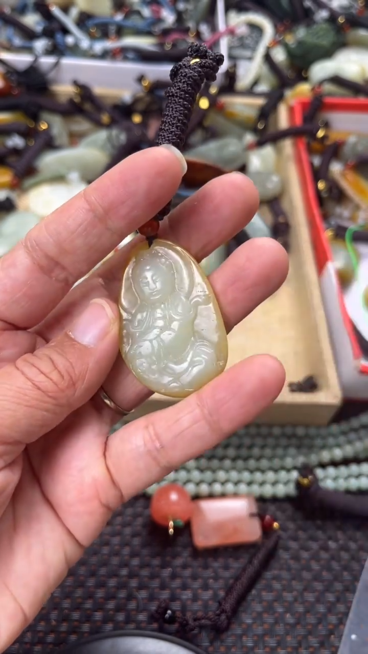【闪购商品】和田玉颈饰未镶嵌多样性发货没有证书拍一发一有瑕