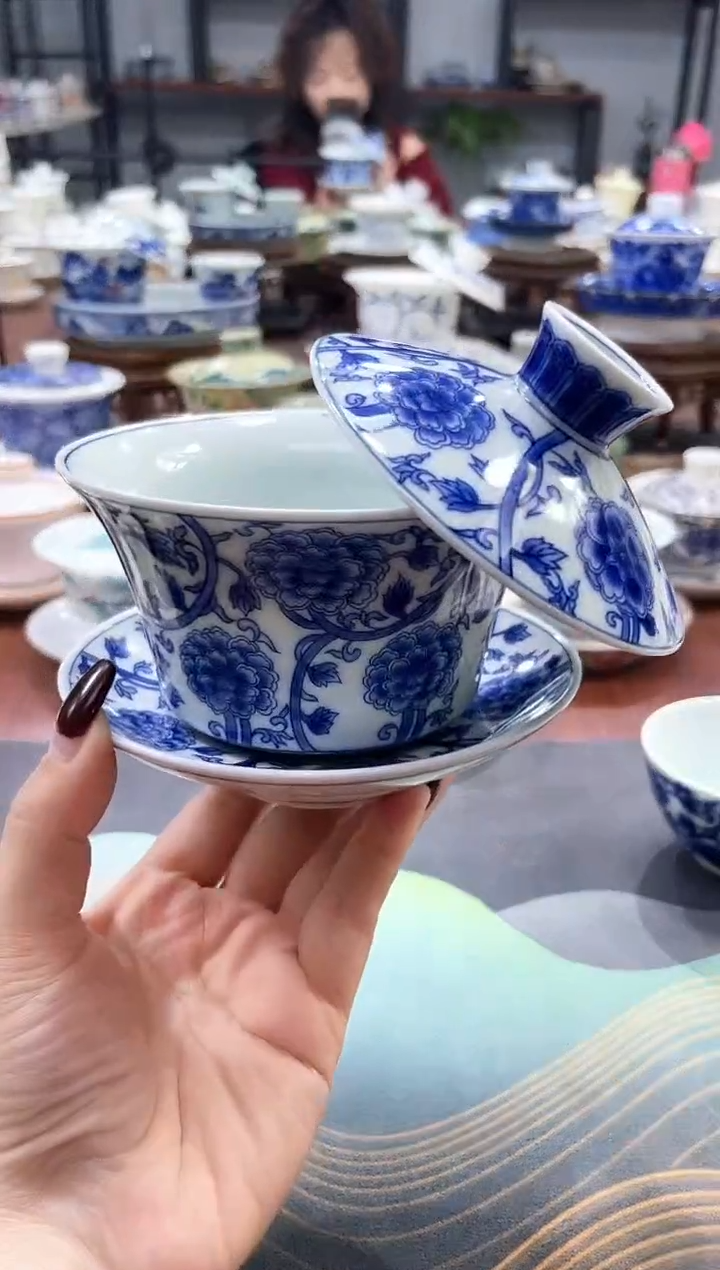 【闪购商品】320釉下彩仿古青花缠枝莲盖碗