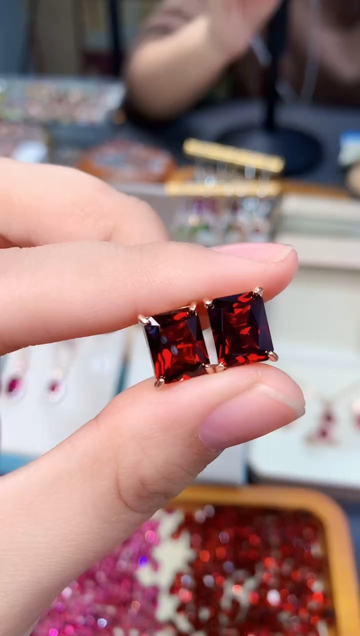 【闪购商品】石榴石耳钉银S925镶嵌天然