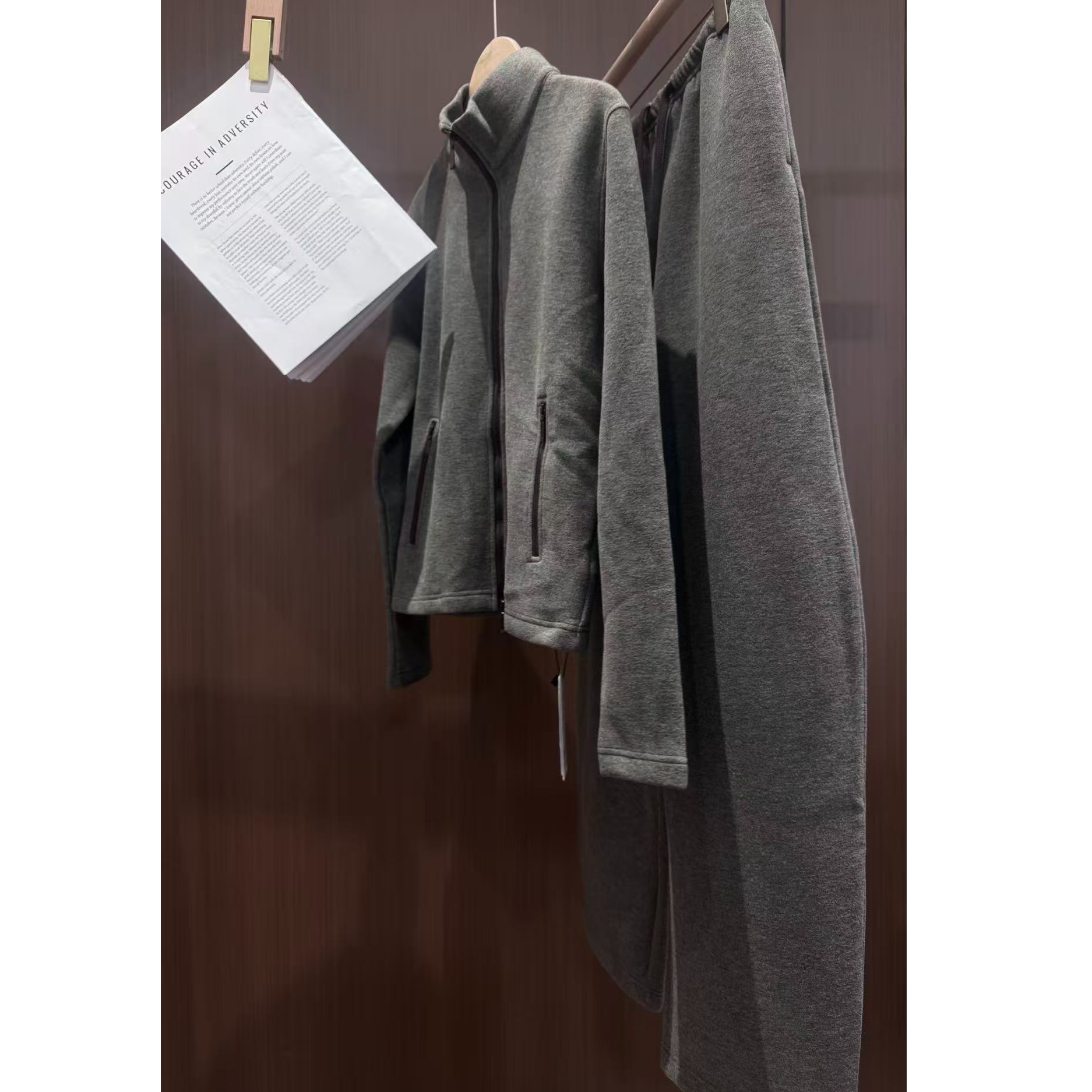 女款秋冬    撞色拉链立领百搭休闲套装