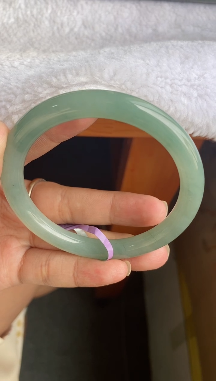 未镶嵌手镯翡翠（巨天漏）冰胶湖水绿圆条2号有矿线