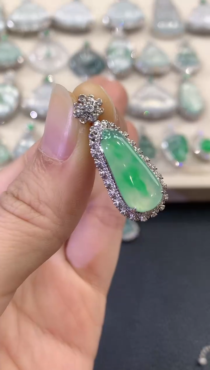 【闪购商品】翡翠吊坠(不含链)18K金镶嵌B87