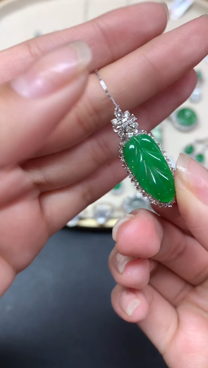 【闪购商品】翡翠吊坠(不含链)18K金镶嵌吊坠A96|9999