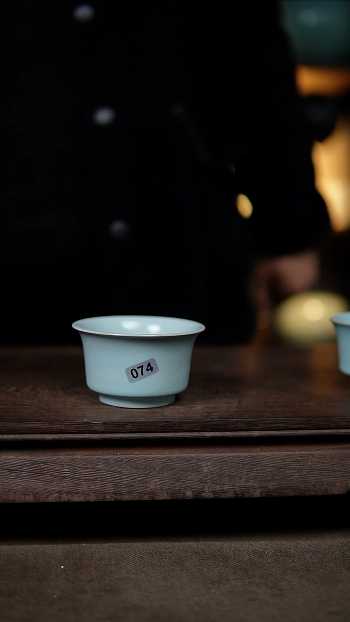 【闪购商品】杯仿古月白纯手工马蹄杯瑕074