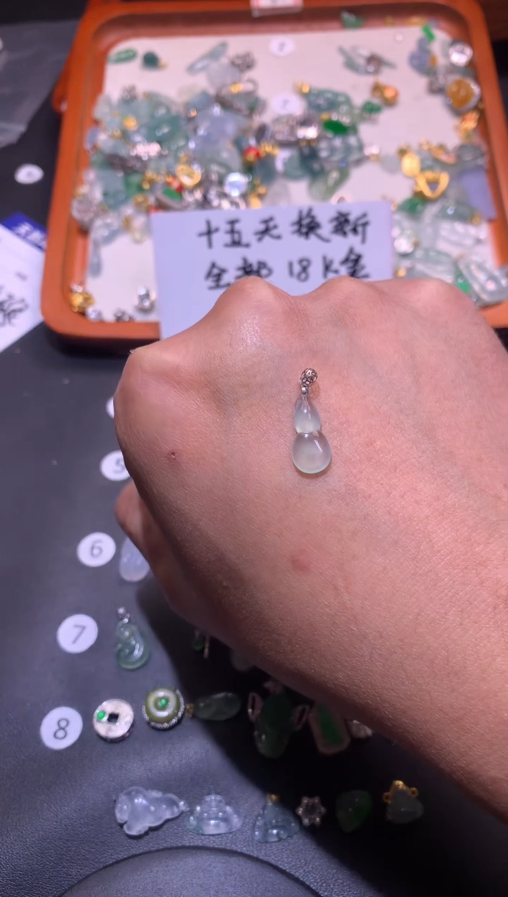 【闪购商品】翡翠吊坠(不含链)18K金镶嵌1