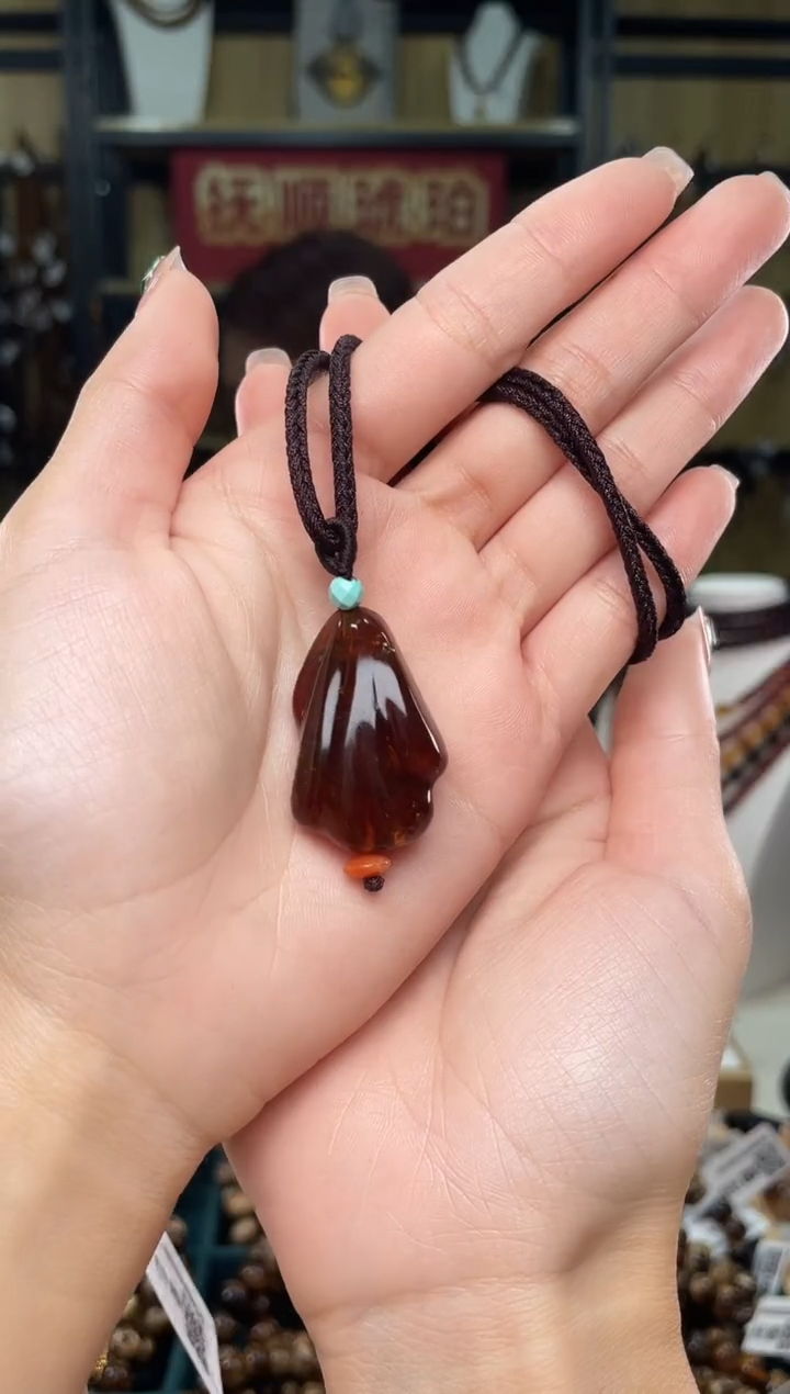 【闪购商品】琥珀裸石未镶嵌血蜜吊坠