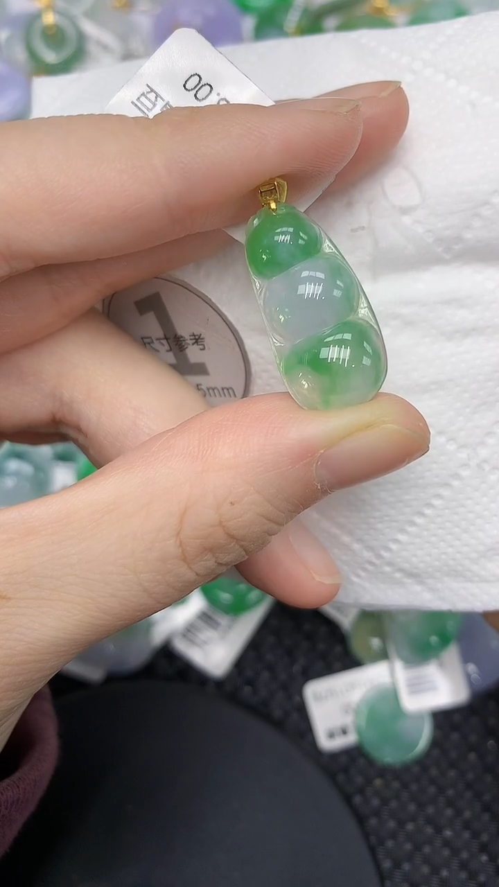 颈饰18K金镶嵌翡翠11111111111