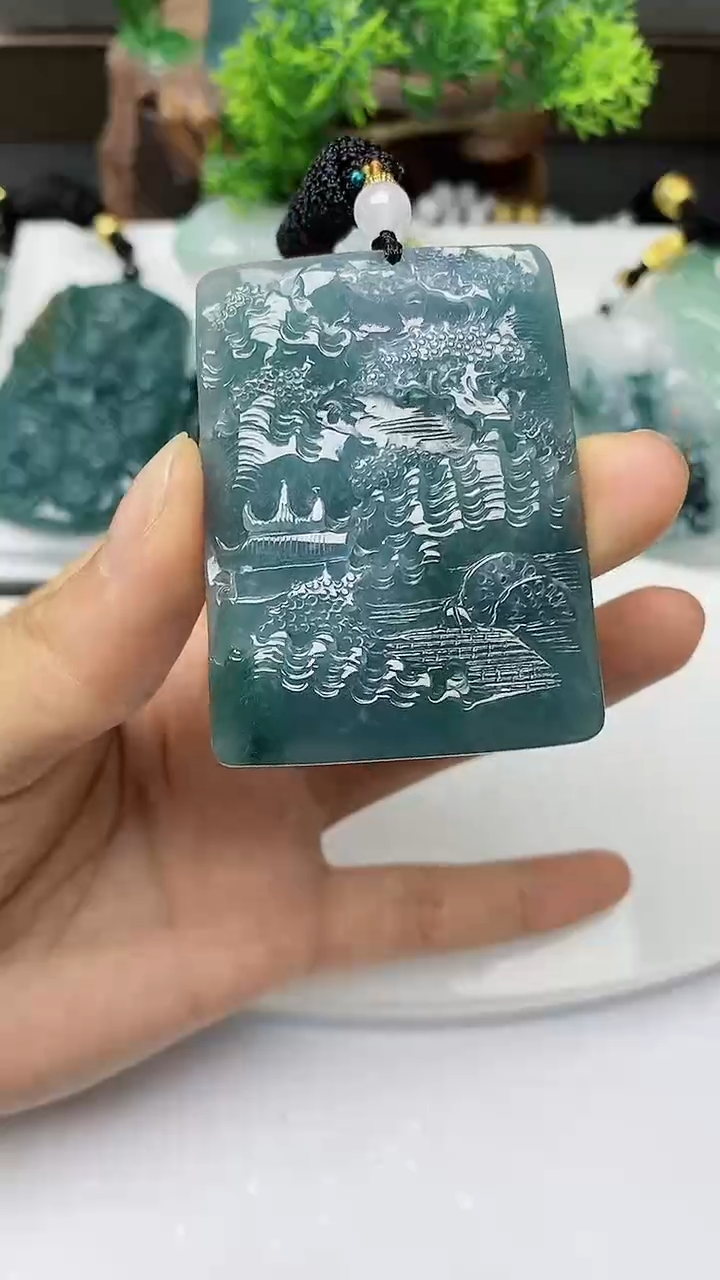【闪购商品】翡翠颈饰未镶嵌        