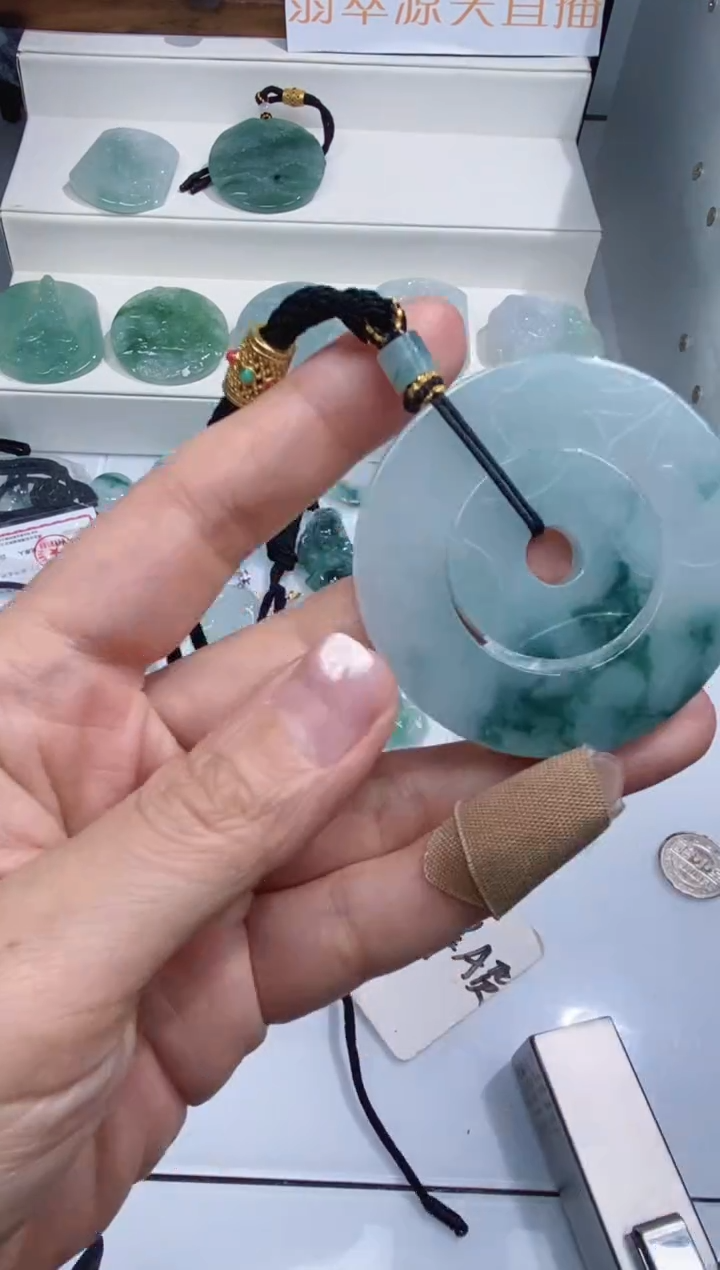 颈饰未镶嵌翡翠吊坠