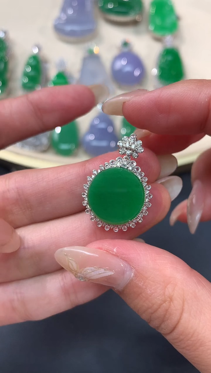 【闪购商品】翡翠吊坠(不含链)18K金镶嵌吊坠A161|13800