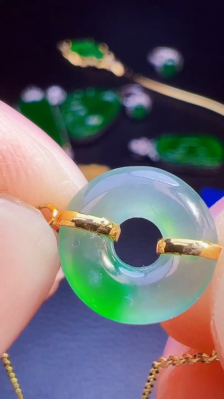 18K金镶嵌手链翡翠梅***院翡翠